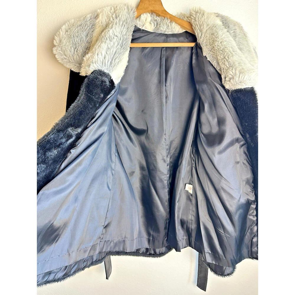 Vintage Unbranded Soft Faux Fur Warm Mid Length Coat. No Size, Fits as a Small - Picture 3 of 9
